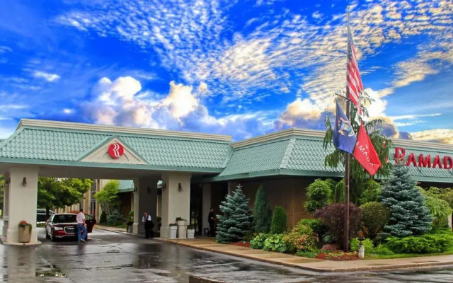 Отель Ramada Hotel & Conference Center