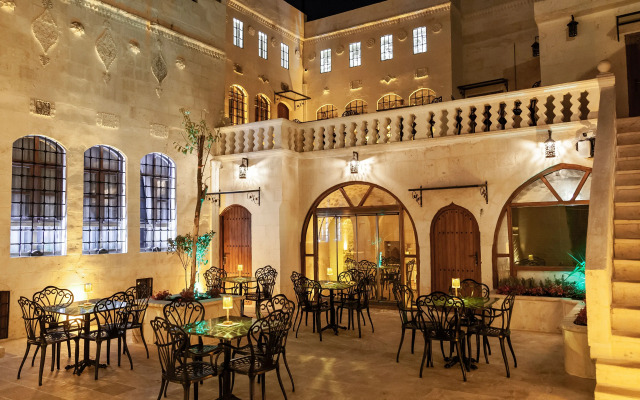 Reji Boutique Hotel