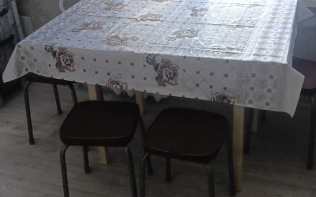 Апартаменты Двухкомнатная квартира с ремонтом рядом с озером