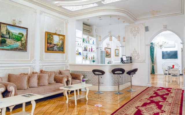 White House Hotel