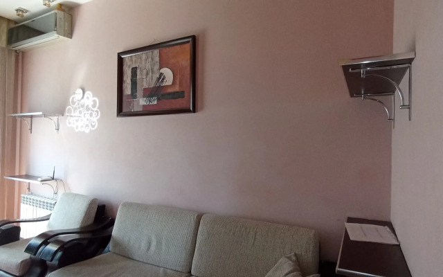 Апартаменты Квартира в зелёном дворе