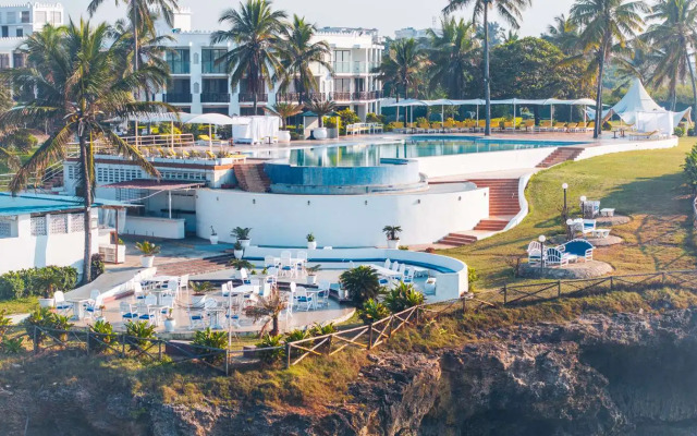 Golden Tulip Dar Es Salaam Hotel