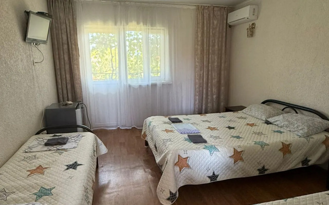 S Basseynom Uralskiy Guest house