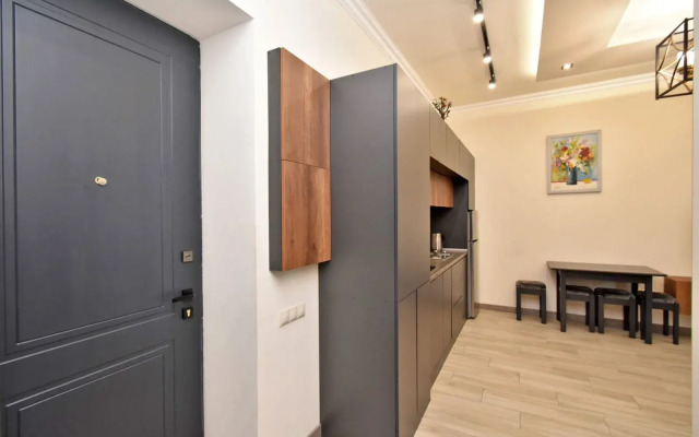 2-K, Ulitsa Amiryana, Am713 Flat