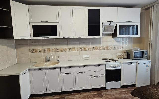 Trekhkomnatnye Na Yemlyutina Flat
