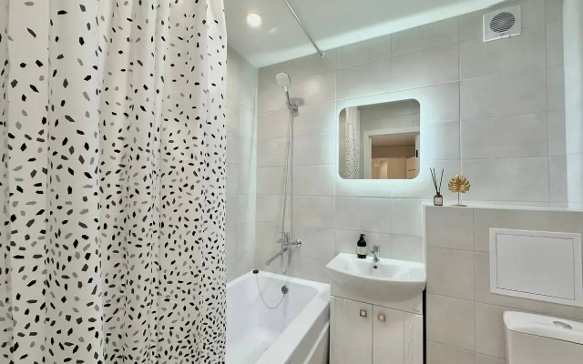 Ryadom S Readovskim Parkom Flat