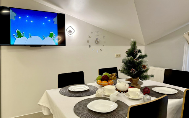 Апартаменты №11 Семейный Люкс на мансардном этаже