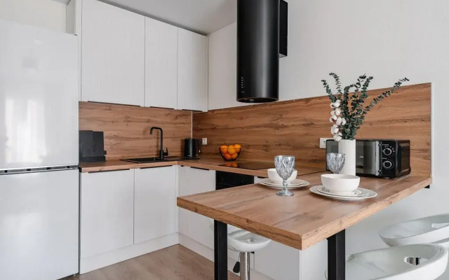 U Metro Aminyevskaya Flat