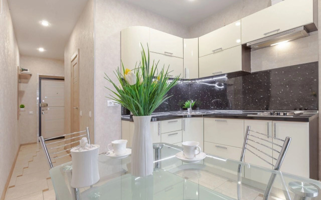 Na Ulitse Novo-Sadovaya 215B Flat
