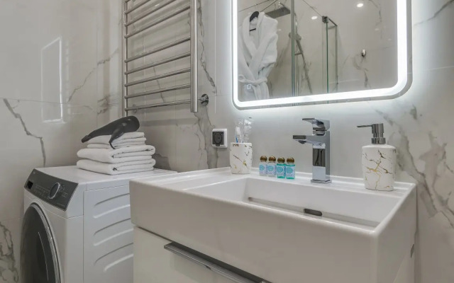 Apartamenty Predstavitel'skij Lyuks s Balkonom i Krasivym Vidom Business Apartments