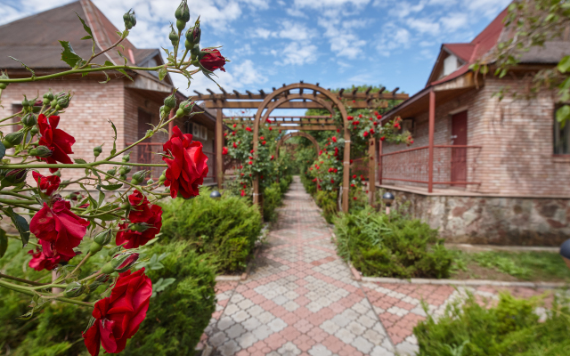 Отель Равена