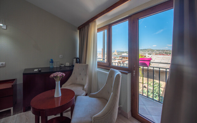 Kraveli Hotel