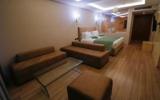 Albanopolis Hotel
