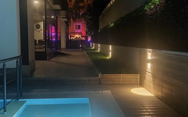 Retro Star Suites Hotel