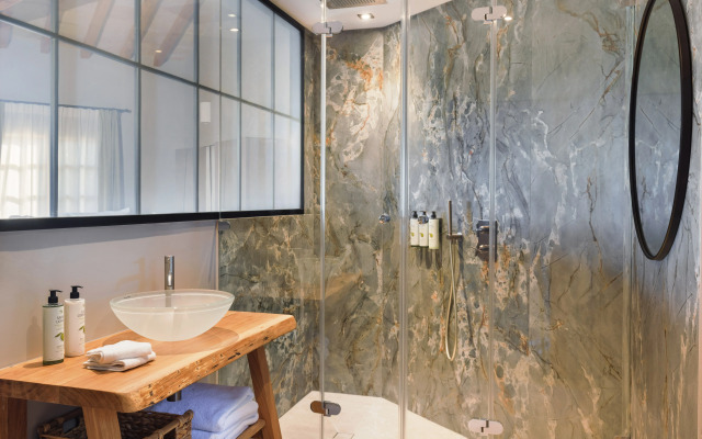 Курортный отель LOU CALEN