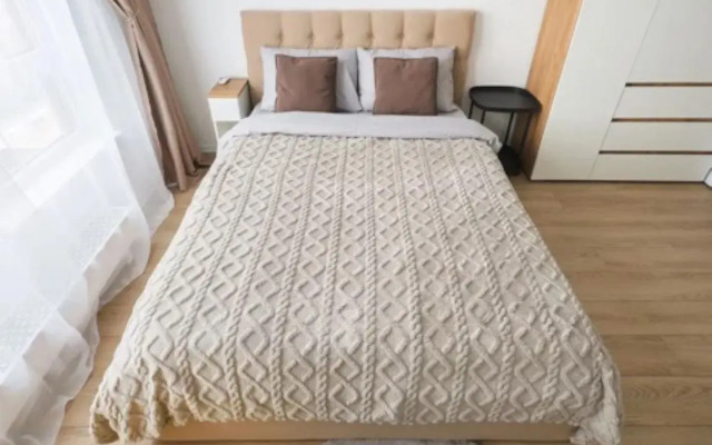 Uyutnaya Studiya Na Troikh Apartments