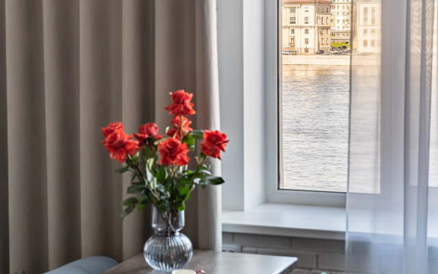 Апартаменты Лофт с видом на Неву