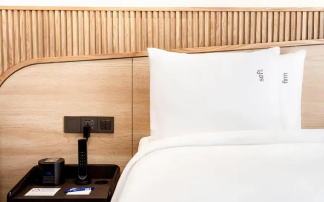 Holiday Inn Express and Suites Bangkok Central Pier by IHG