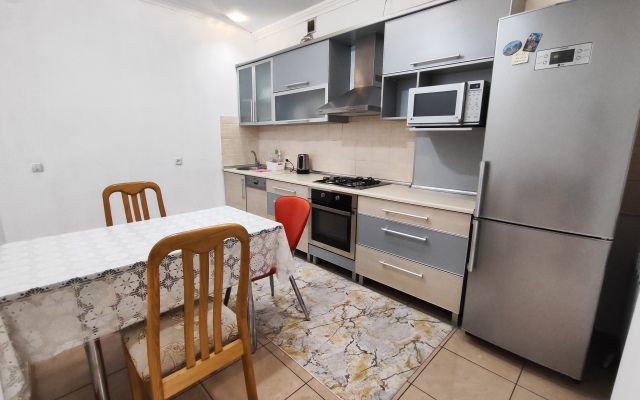 Dvukhkomnatnye Uyutnye v Samom Tsentre Bishkeka Apartments