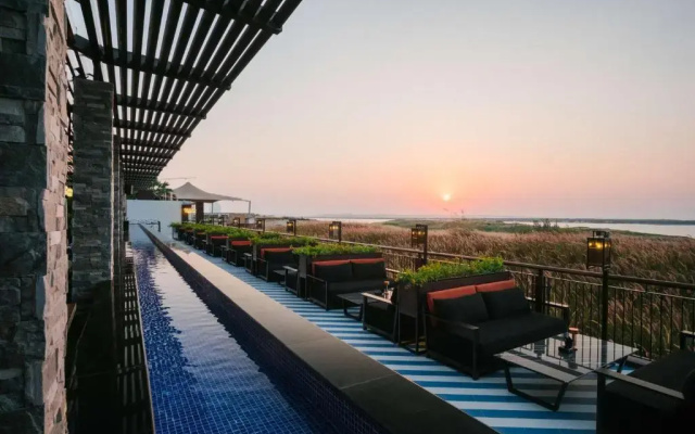 Yas Plaza Mangroves by IHG