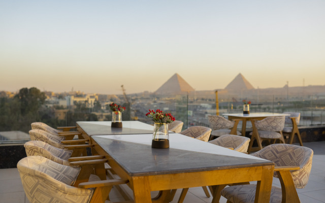 Royal Great Pyramid Inn Hotel