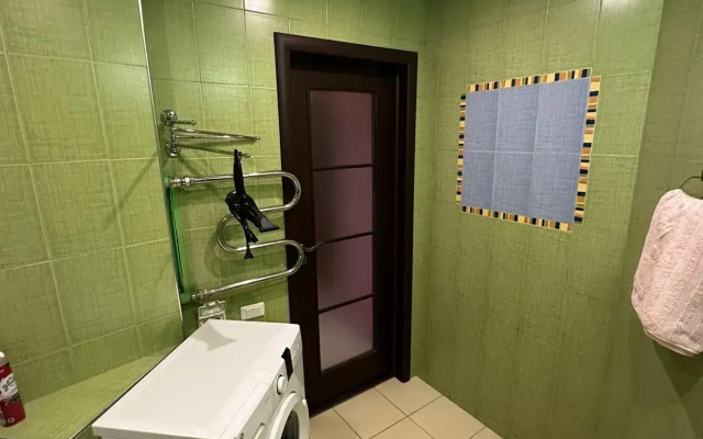 Na Ulitse Komissarova 1g Flat