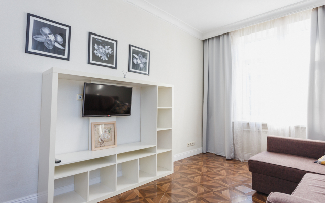 Апартаменты с французким балконом