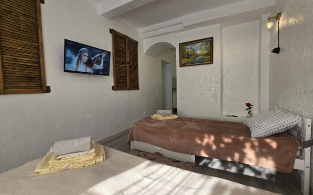 Квартира с собственным двориком в парке Цветник