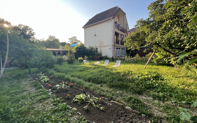 Na Shkolnoy 40 Guest House