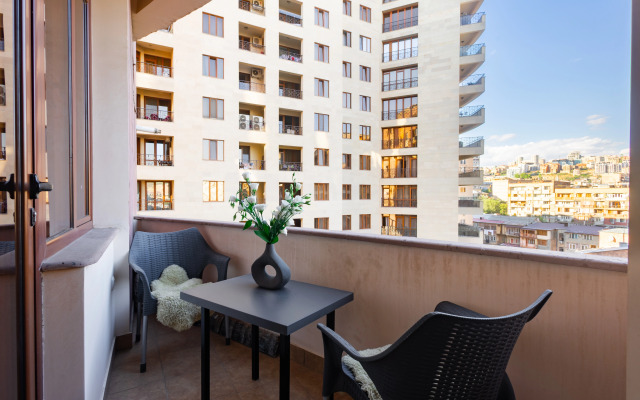 3-komn. ryadom s restoranom DIMOND, DI8210 Flat