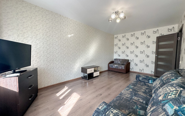 Квартира Двухкомнатная Тополиная 54