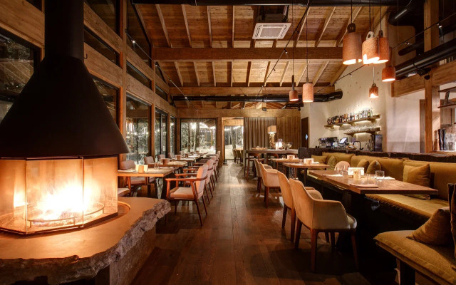 We Lodge Hotel