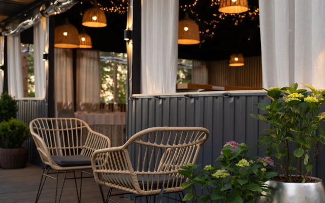 Отель Талес