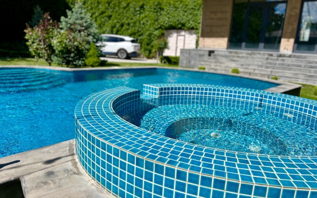 Luxury Villa With Pool and Jacuzzi