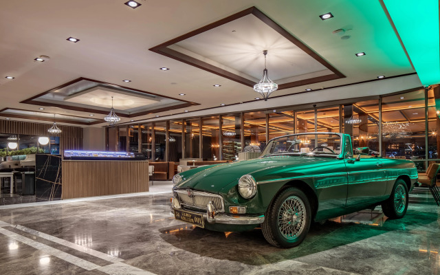 Royal Stay Palace Hotel