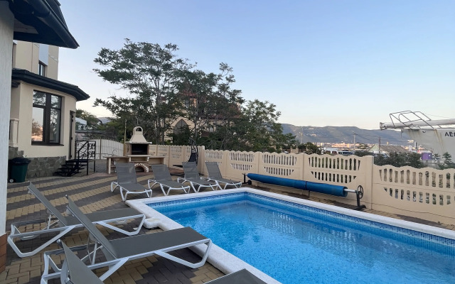 Вилла Коттедж "Торик"