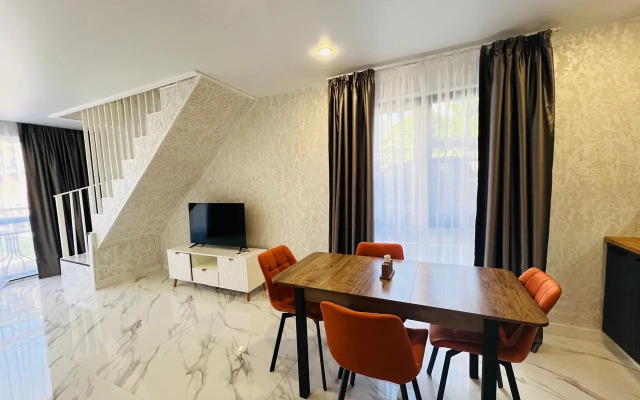 Tryokhkomnatnaya kvartira s vidom na basseyn Apartments