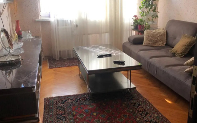 Flat Kvartira na 5-om etazhe v tsentre Baku