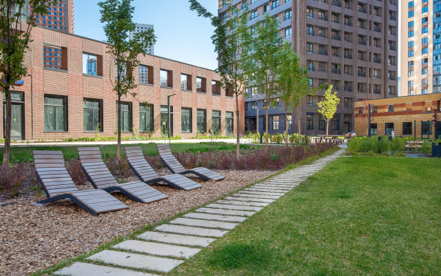 U Metro Aminyevskaya Flat