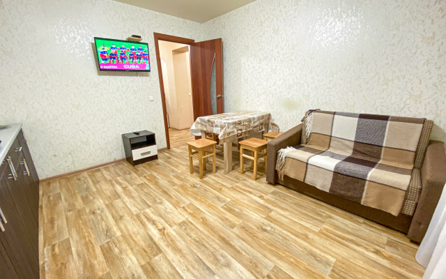 Ryadom S Ledovoy Arenoy I Futbolnym Manezhem Flat