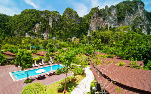 Курортный отель Aonang Phu Petra Resort