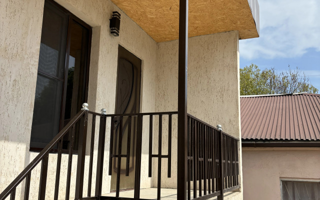 Lakoba 16 Guest House