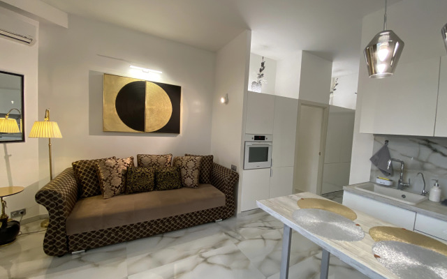 Апартаменты в современном стиле с камином