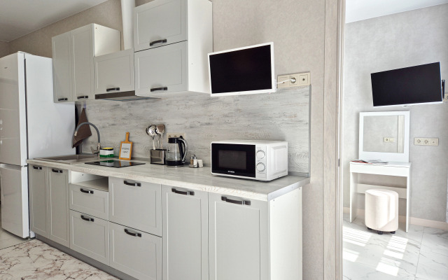 S Balkonom v Odnom iz Samykh Zelenykh Rayonov Sochi Flat