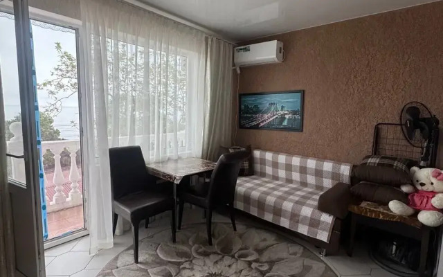 Dvukhkomnatnaya S Vidom Na More Flat