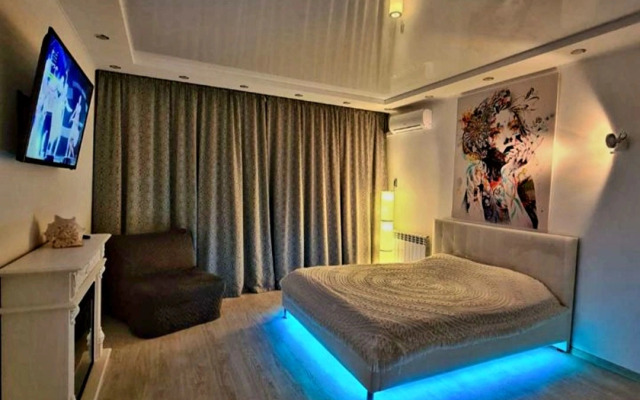 Uyutnaya Studiya S Kaminom V Novom Dome Flat