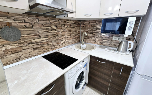 Prostornaya S Basseynom Vo Dvore Flat