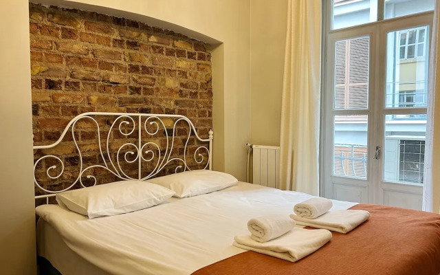 3 Bedroom with Local Charm in Galata Apartments