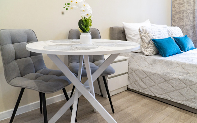 Studiya Kapri Khaus Chetyrekhmestnaya Zhk Letniy Flat