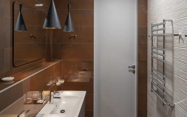 Roskoshnaya dvukhurovnevaya kvartira s sobstvennoy terrasoy Flat